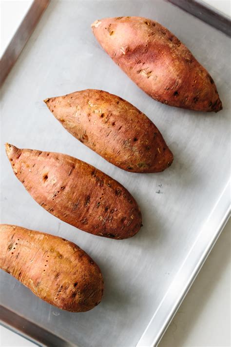 How many sugar are in baked whole sweet potatoes - calories, carbs, nutrition