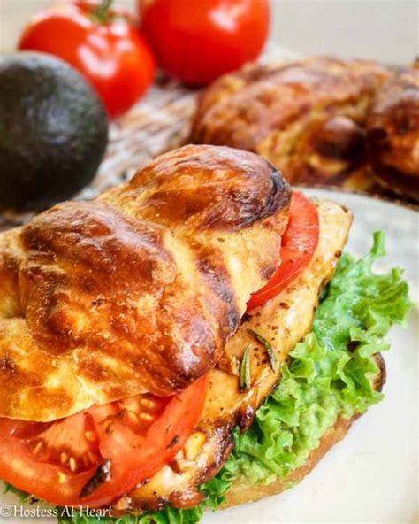 How many sugar are in balsamic chicken sandwich on wheat bun - calories, carbs, nutrition