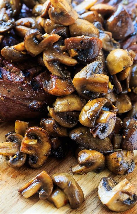 How many sugar are in balsamic mushrooms - calories, carbs, nutrition