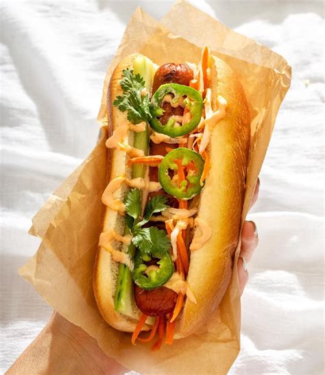 How many sugar are in banh mi hotdog - calories, carbs, nutrition