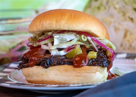 How many sugar are in bbq brisket sandwich - calories, carbs, nutrition