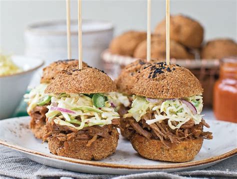 How many sugar are in bbq pulled pork sliders - calories, carbs, nutrition