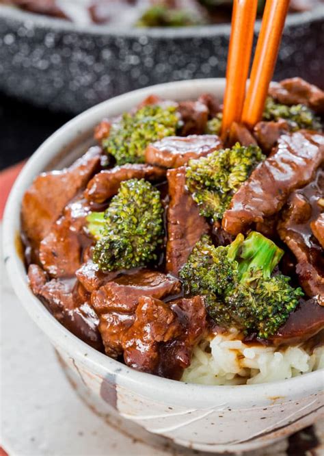 How many sugar are in beef and broccoli stir fry with rice (11895.0) - calories, carbs, nutrition