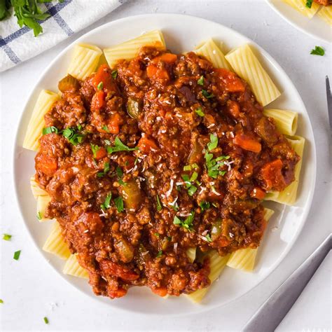 How many sugar are in beef bolognese with penne pasta large - calories, carbs, nutrition