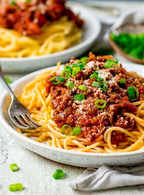 How many sugar are in beef bolognese with vegetables medium - calories, carbs, nutrition