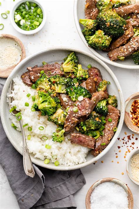 How many sugar are in beef broccoli bowl - calories, carbs, nutrition