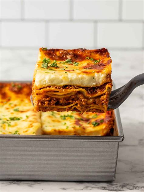 How many sugar are in beef lasagna casserole - calories, carbs, nutrition