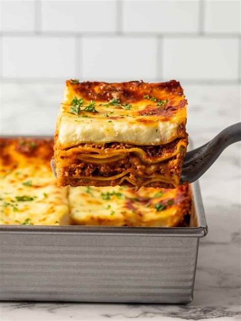 How many sugar are in beef lasagna casserole - calories, carbs, nutrition