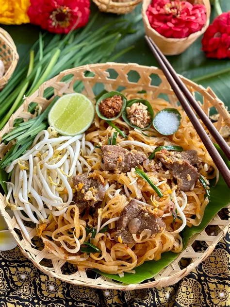 How many sugar are in beef pad thai - calories, carbs, nutrition