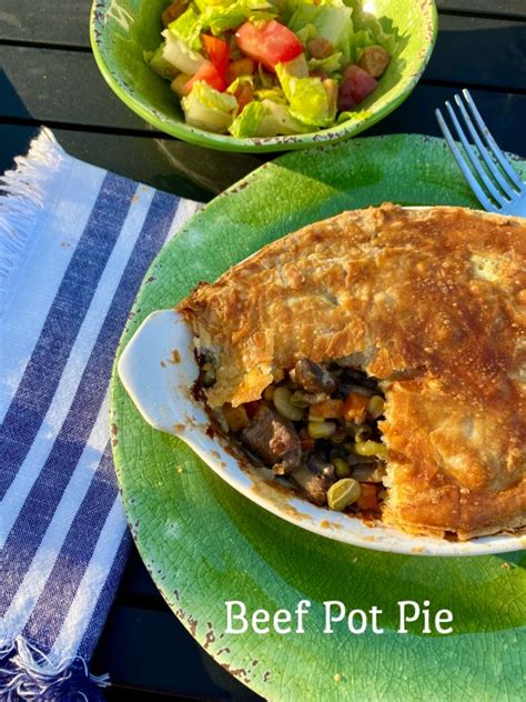 How many sugar are in beef pot pie - calories, carbs, nutrition