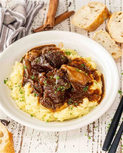 How many sugar are in beef stifado - calories, carbs, nutrition