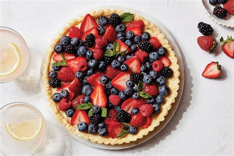 How many sugar are in berry tart - calories, carbs, nutrition