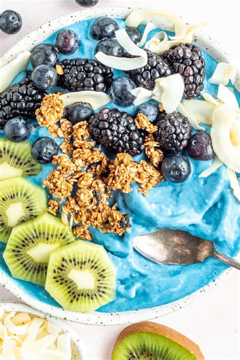 How many sugar are in black blue smoothie bowl - calories, carbs, nutrition