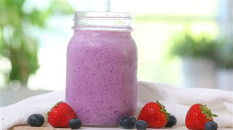 How many sugar are in blissfull berry smoothie - calories, carbs, nutrition