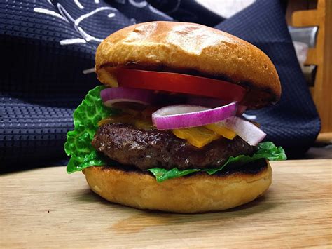 How many sugar are in blue ribbon cheddar bbq angus burger - calories, carbs, nutrition