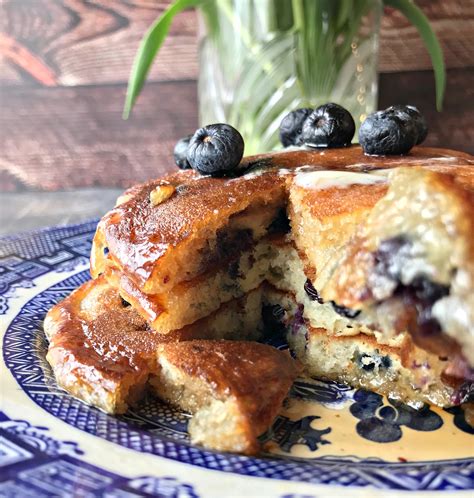 How many sugar are in blueberry buttermilk pancakes - calories, carbs, nutrition