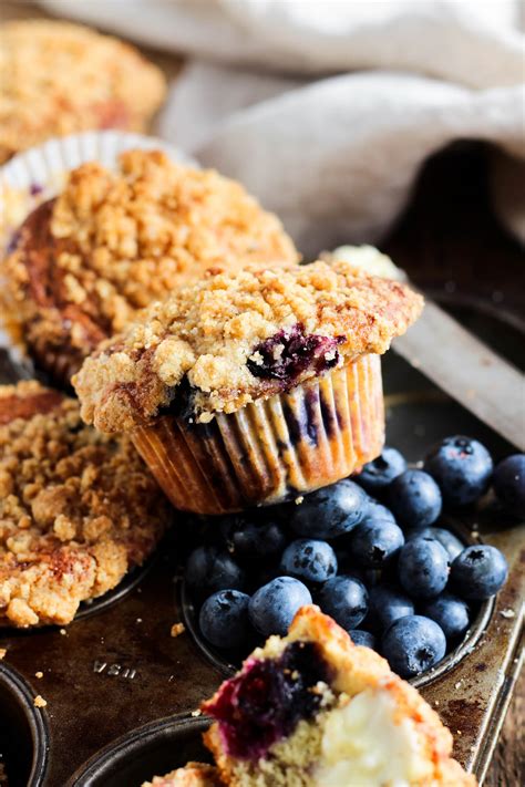 How many sugar are in blueberry streusel muffin - calories, carbs, nutrition