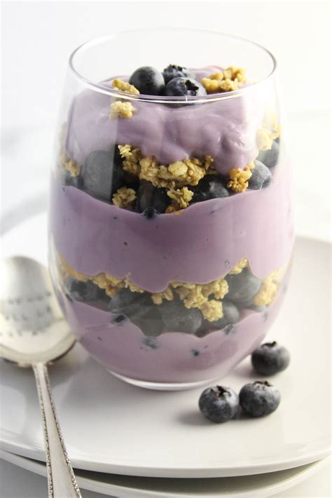 How many sugar are in blueberry yogurt parfait - calories, carbs, nutrition