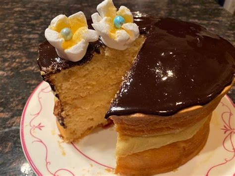 How many sugar are in boston cream pie, vanilla cake layers - calories, carbs, nutrition