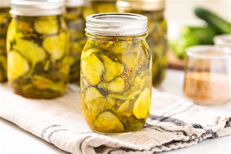 How many sugar are in bread and butter pickles - calories, carbs, nutrition