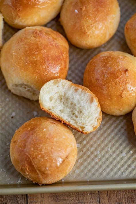 How many sugar are in bread roll - calories, carbs, nutrition