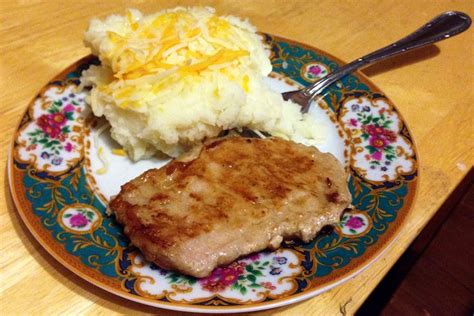 How many sugar are in breaded pork chops with smashed potato and vegetable - calories, carbs, nutrition