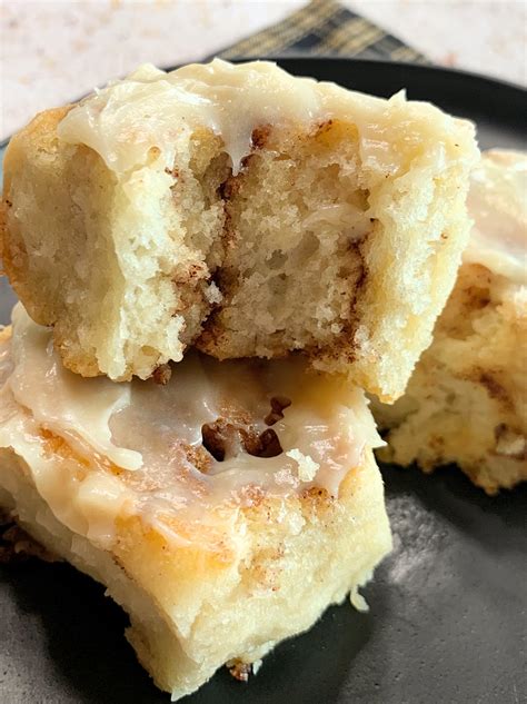 How many sugar are in breakfast biscuit with cheese & bacon - calories, carbs, nutrition