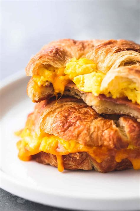 How many sugar are in breakfast croissant - calories, carbs, nutrition