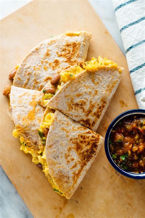 How many sugar are in breakfast quesadilla (1) - calories, carbs, nutrition