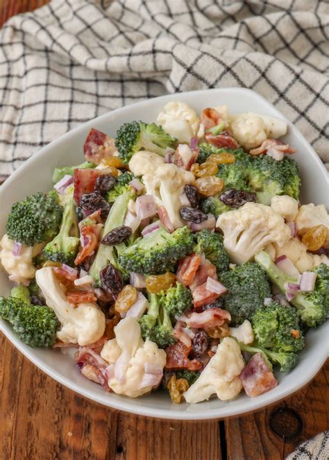 How many sugar are in broccoli and cauliflower salad - calories, carbs, nutrition