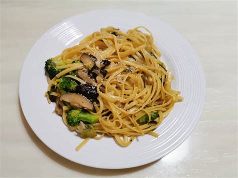 How many sugar are in broccoli mushroom linguini - calories, carbs, nutrition