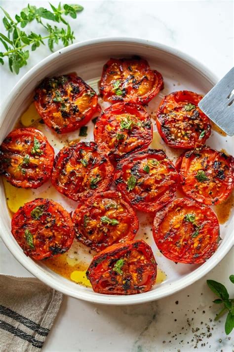 How many sugar are in broiled tomato - calories, carbs, nutrition