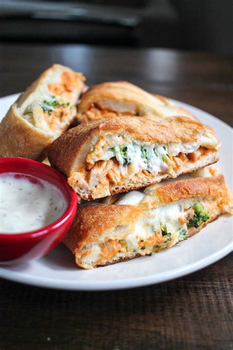 How many sugar are in buffalo chicken calzone - calories, carbs, nutrition