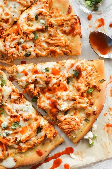 How many sugar are in buffalo chicken pizza - calories, carbs, nutrition