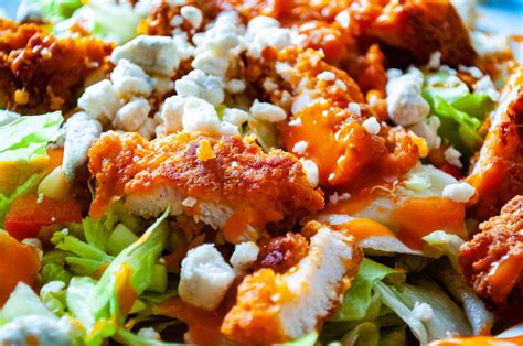 How many sugar are in buffalo fried chicken salad plate - calories, carbs, nutrition