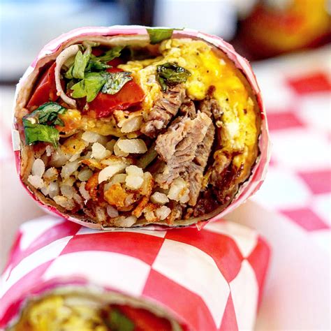 How many sugar are in burrito gusto - bbq brisket burrito - calories, carbs, nutrition