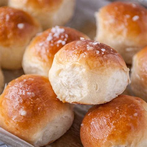 How many sugar are in butter and egg dinner roll - calories, carbs, nutrition