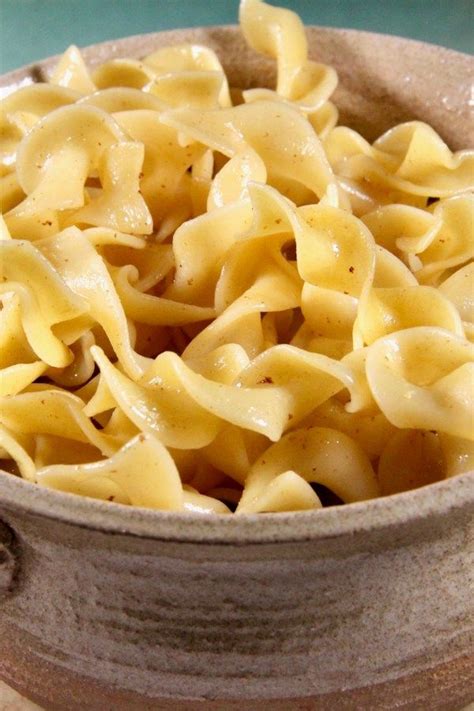 How many sugar are in buttered egg noodle - calories, carbs, nutrition