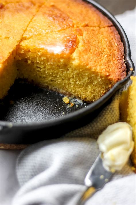 How many sugar are in buttermilk cornbread - calories, carbs, nutrition