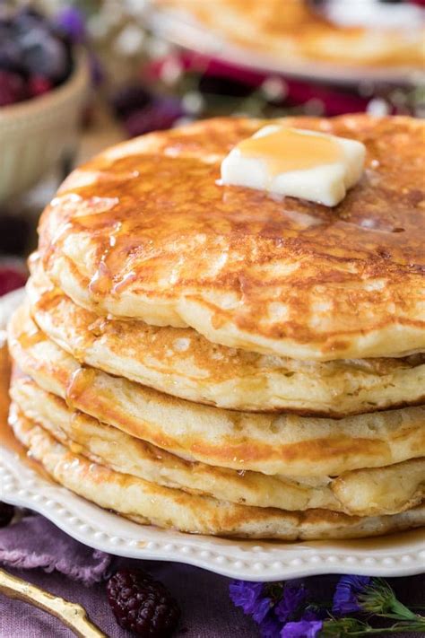 How many sugar are in buttermilk pancakes - calories, carbs, nutrition