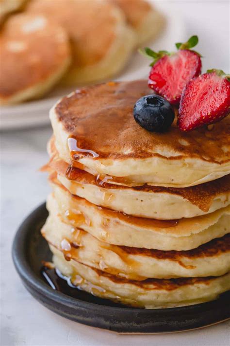 How many sugar are in buttermilk pancakes, with syrup - calories, carbs, nutrition