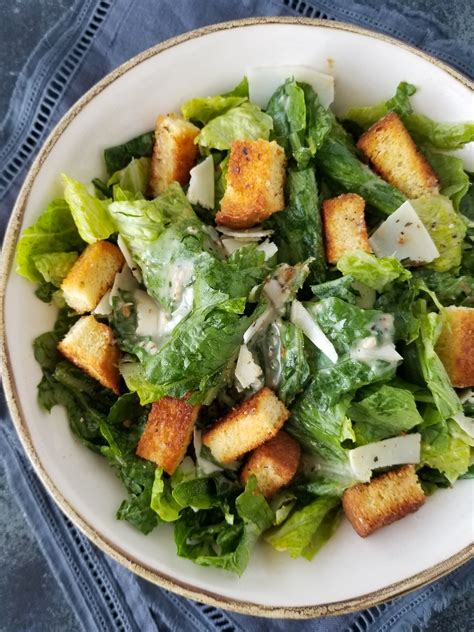 How many sugar are in caesar salad - calories, carbs, nutrition