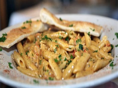 How many sugar are in cajun chicken and crawfish with penne - calories, carbs, nutrition