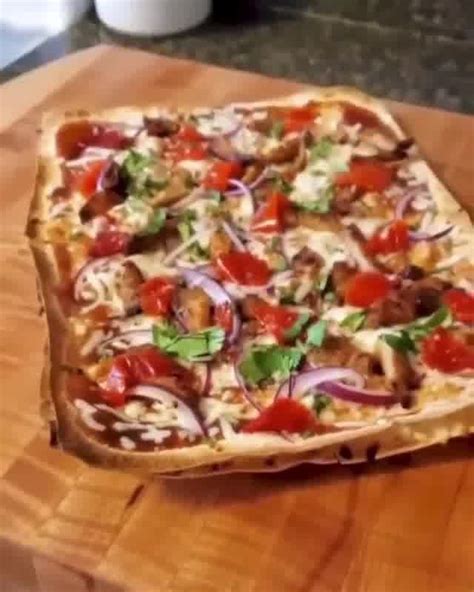 How many sugar are in cajun chicken stuffed crust pizza - calories, carbs, nutrition