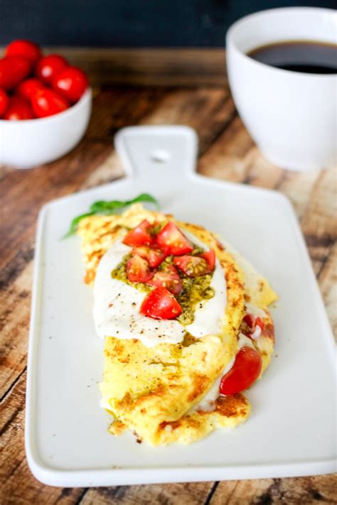 How many sugar are in caprese omelet - calories, carbs, nutrition