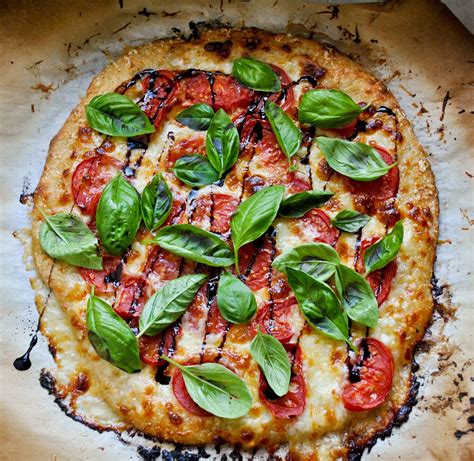 How many sugar are in caprese pizza - calories, carbs, nutrition