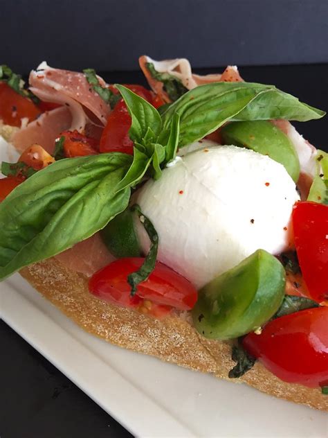How many sugar are in caprese prosciutto - calories, carbs, nutrition