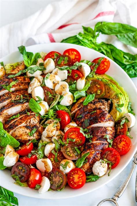 How many sugar are in caprese salad with chicken breast - calories, carbs, nutrition