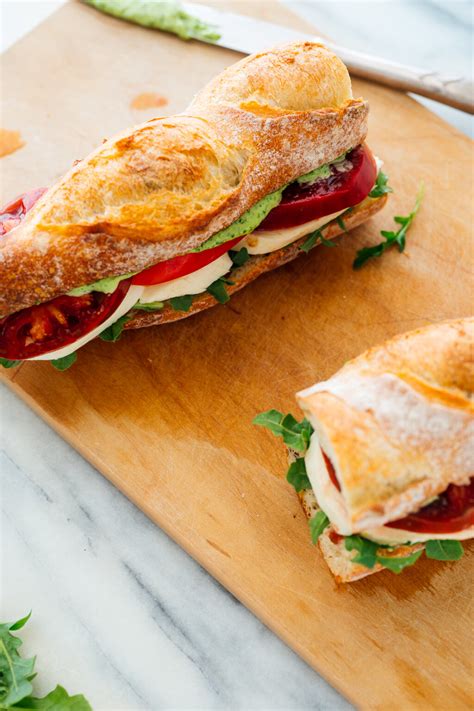 How many sugar are in caprese sandwich - calories, carbs, nutrition