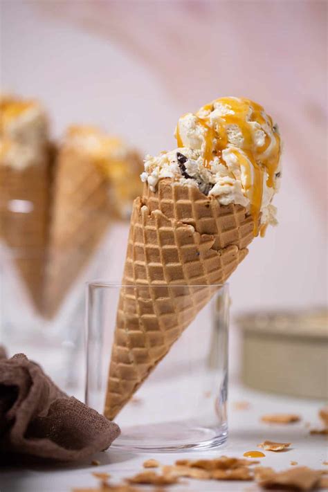 How many sugar are in caramel cone ice cream - calories, carbs, nutrition